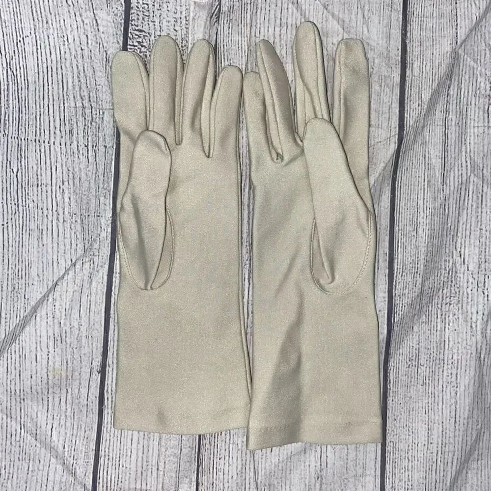 Vintage girls classic beige gloves big kid small